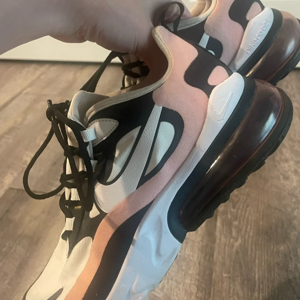 Women’s Nike Air Maxes Size 8 - Picture 1 of 4